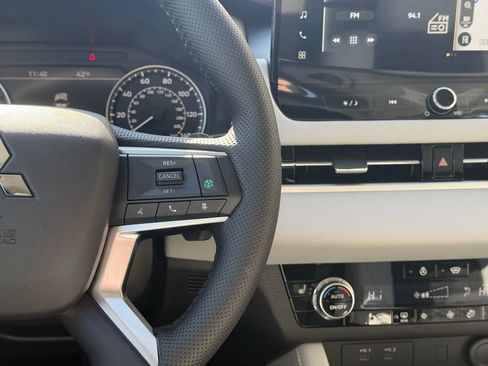 New 2026 Mitsubishi Outlander SE AWD/4WD image 11