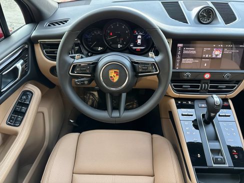 Certified 2026 Porsche Macan AWD/4WD image 16