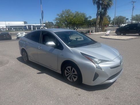 Used 2016 Toyota Prius Four image 1