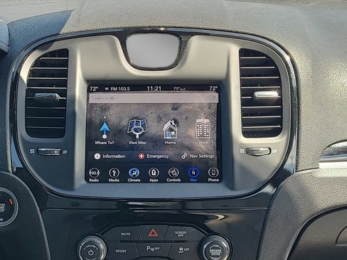 Used 2018 Chrysler 300 S w/ 300S Premium Group RWD image 18