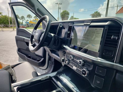 New 2025 Ford F350 Lariat w/ Black Appearance Package image 22