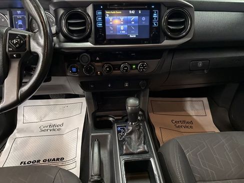 Used 2017 Toyota Tacoma TRD Sport w/ Tow Package AWD/4WD image 18