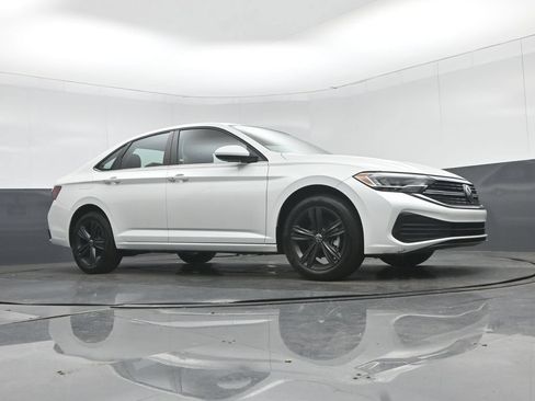 Used 2024 Volkswagen Jetta SE FWD image 51