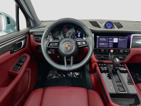 Certified 2025 Porsche Macan AWD/4WD image 25