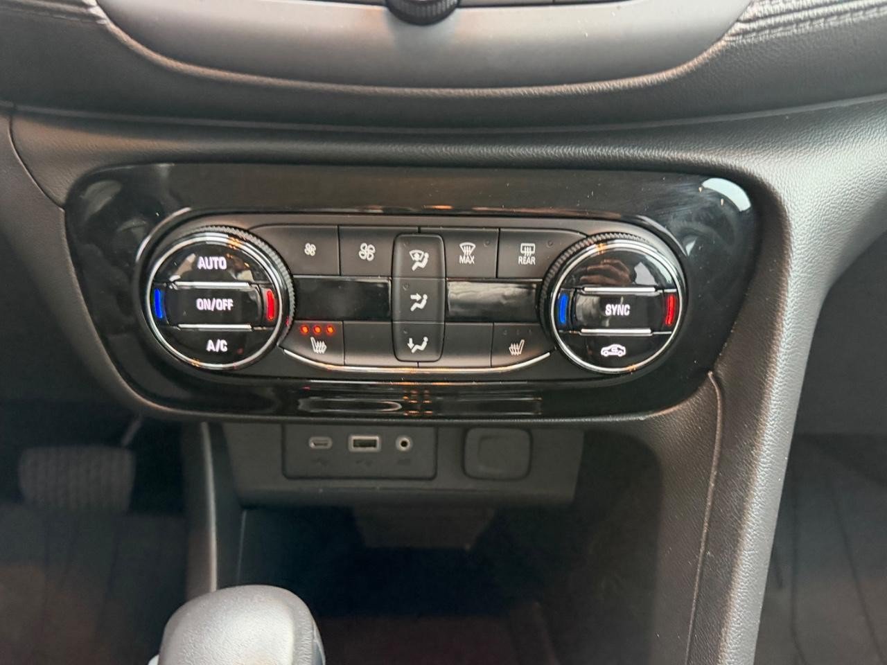 Used 2022 Buick Encore GX Select w/ Sport Touring Package FWD image 15