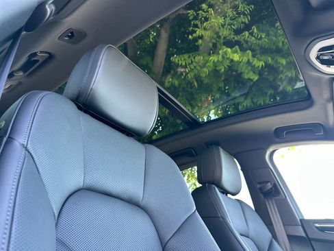 Certified 2025 Porsche Macan AWD/4WD image 18