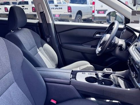 Used 2024 Nissan Rogue SV FWD image 10