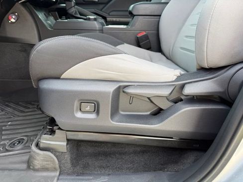 Used 2025 Toyota Tacoma TRD Sport RWD image 9