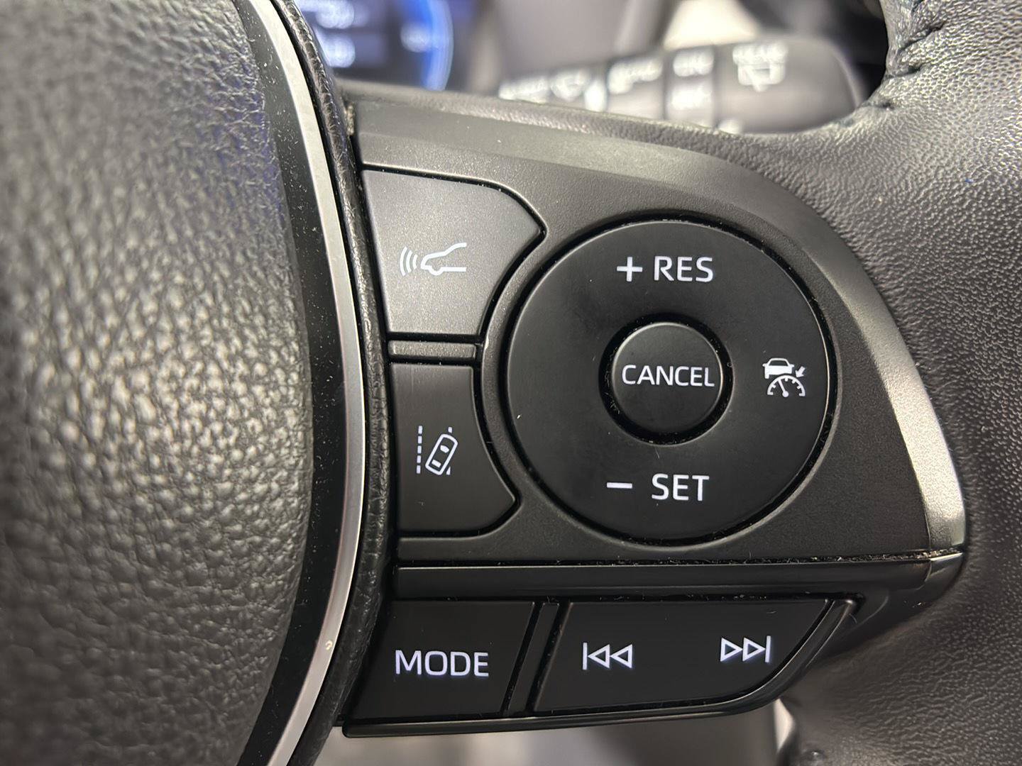 Used 2023 Toyota RAV4 Limited AWD/4WD image 30