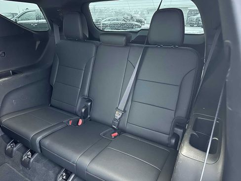 Used 2025 Chevrolet Traverse Z71 image 16