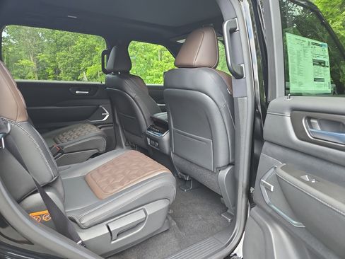New 2025 Nissan Armada Platinum w/ Convenience Package image 17