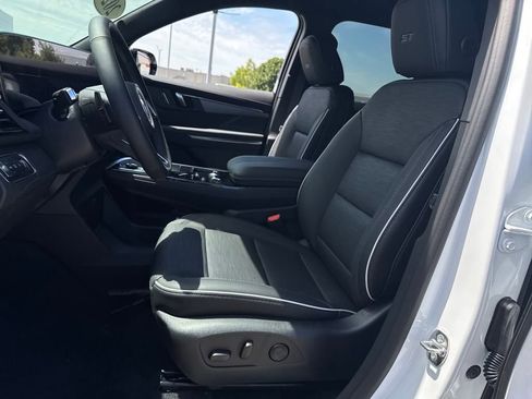 New 2026 Buick Enclave Sport Touring w/ Power Package FWD image 17