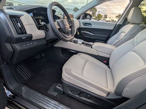 New 2026 Nissan Pathfinder SL FWD image 12