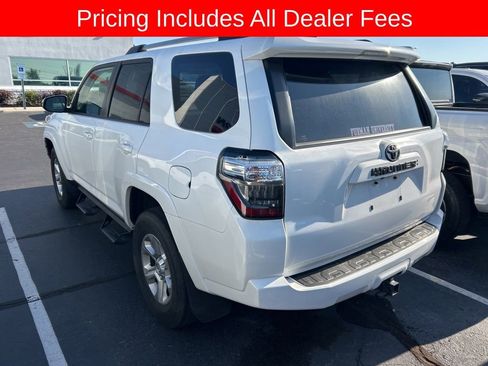 Used 2022 Toyota 4Runner SR5 Premium w/ Moonroof Package AWD/4WD image 9