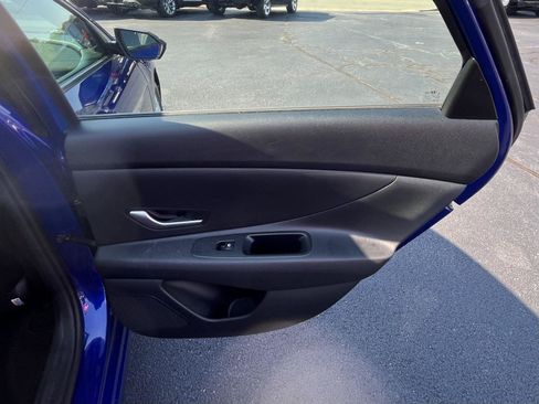 Used 2021 Hyundai Elantra SE FWD image 30