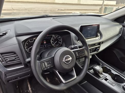 Used 2024 Nissan Rogue S image 19