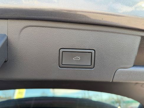 Used 2025 Volkswagen Atlas Cross Sport SE image 22