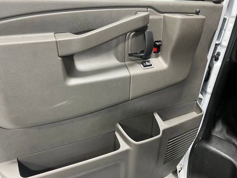 Used 2025 Chevrolet Express 2500 w/ Driver Convenience Package image 18