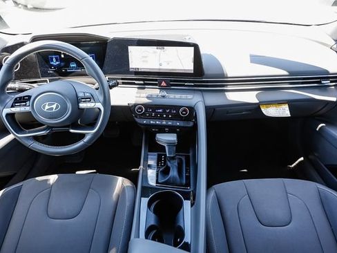 Certified 2025 Hyundai Elantra SEL FWD image 12