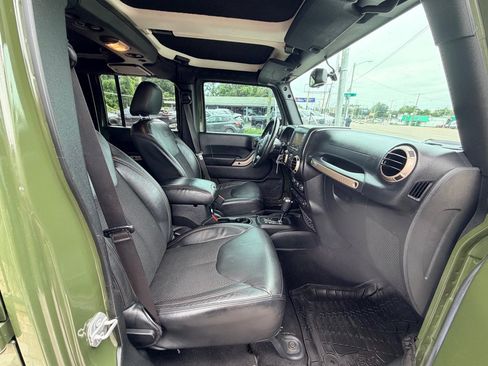 Used 2016 Jeep Wrangler Unlimited Sahara AWD/4WD image 20