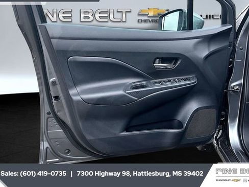 Used 2025 Nissan Versa SV image 17