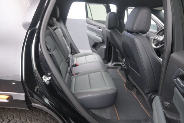 New 2026 GMC Terrain AT4 w/ LPO, Black Badging Package AWD/4WD image 15