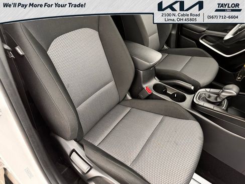 Used 2025 Kia Soul LX w/ LX Technology Package FWD image 13