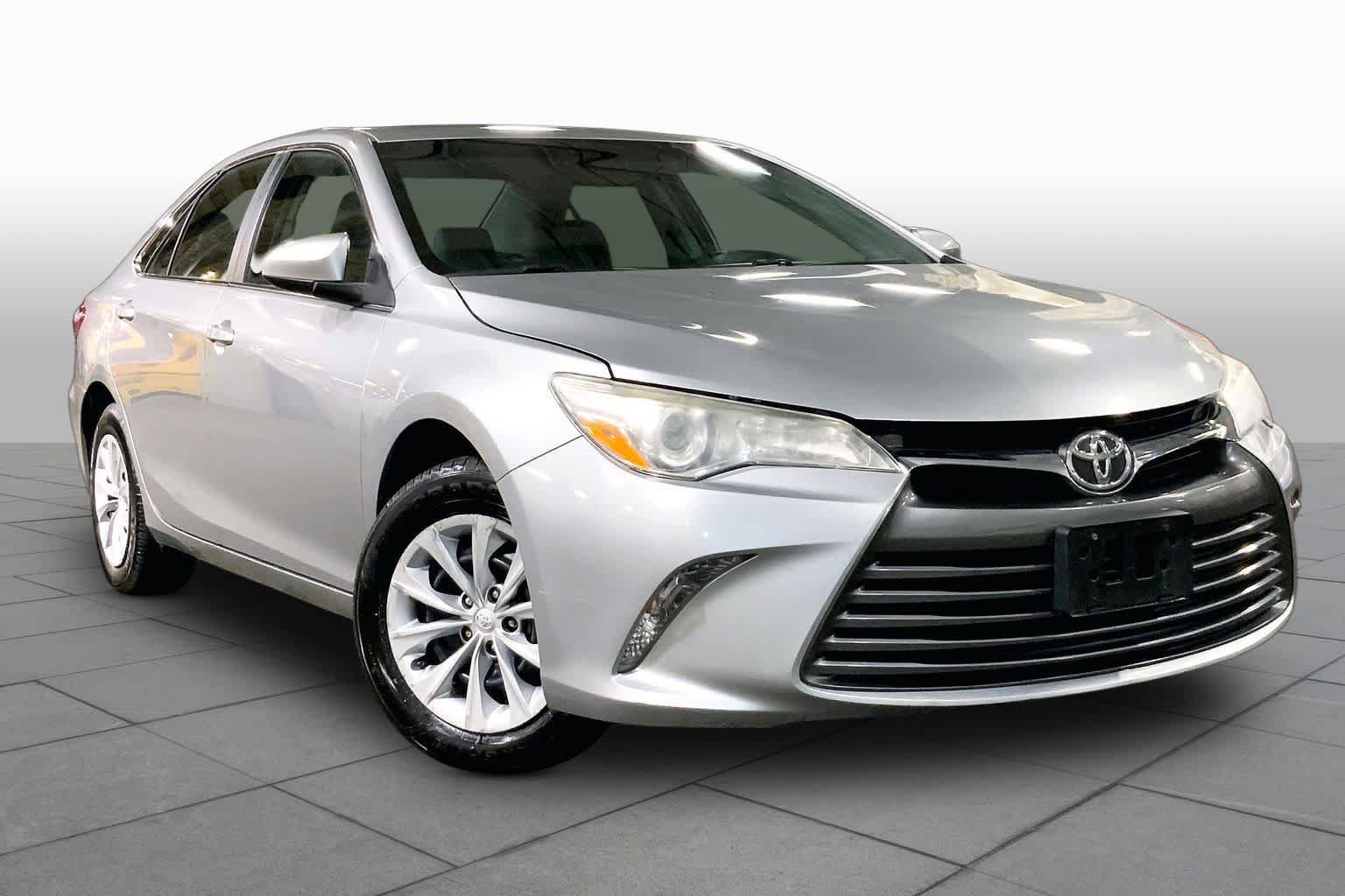 Used 2017 Toyota Camry LE FWD image 3