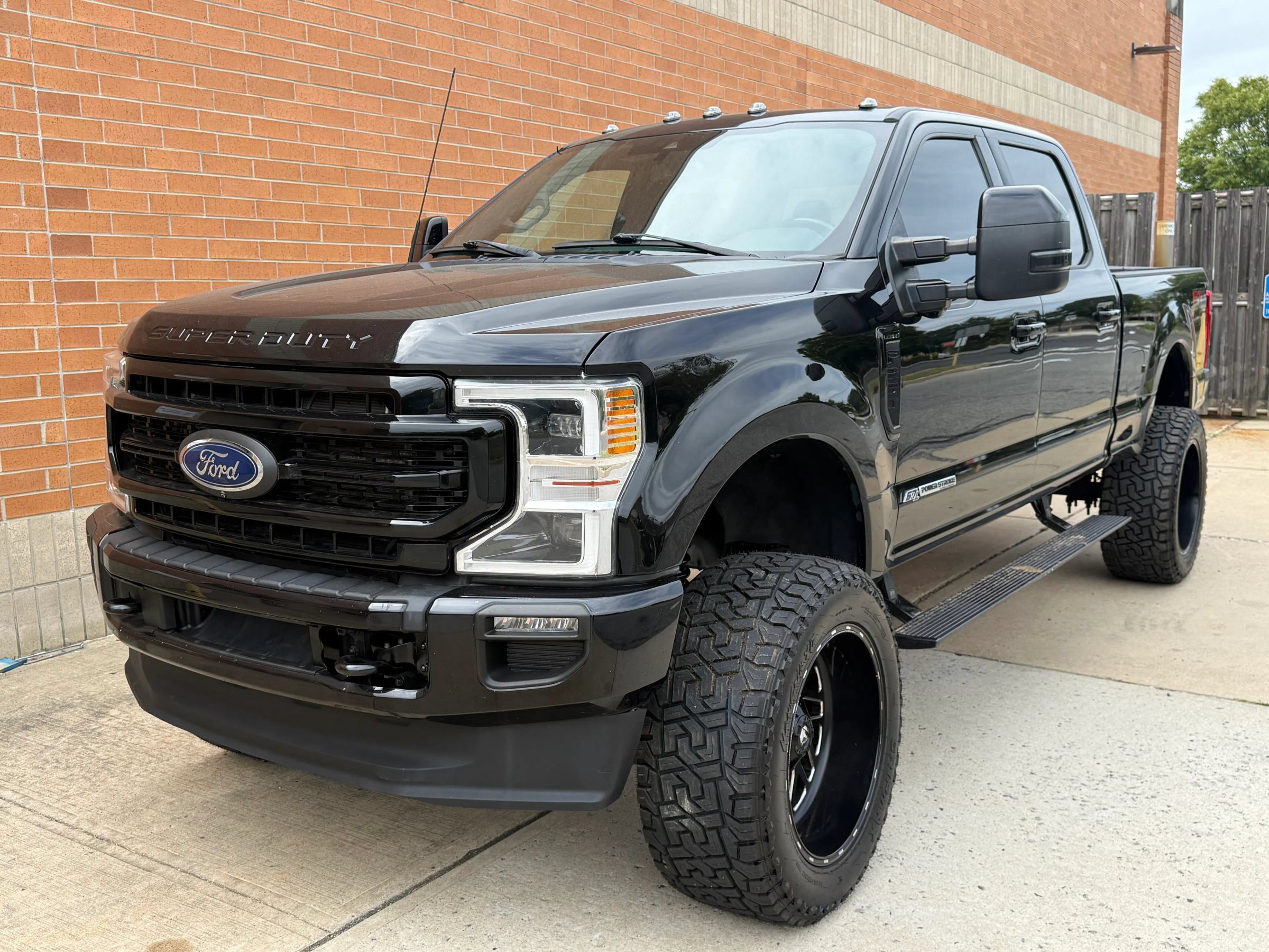Used 2022 Ford F250 Lariat w/ Lariat Ultimate Package AWD/4WD image 3