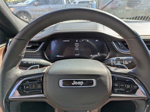 New 2025 Jeep Grand Cherokee Summit image 30