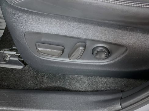 Used 2022 Toyota RAV4 XLE Premium image 16