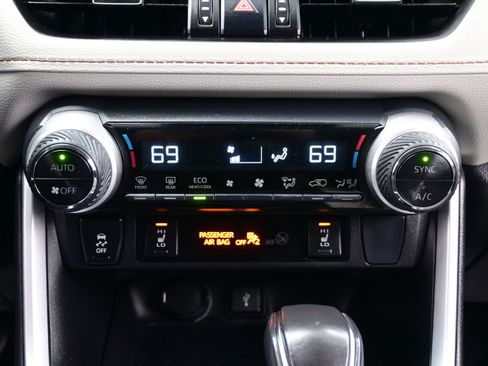 Used 2022 Toyota RAV4 XLE Premium AWD/4WD image 21