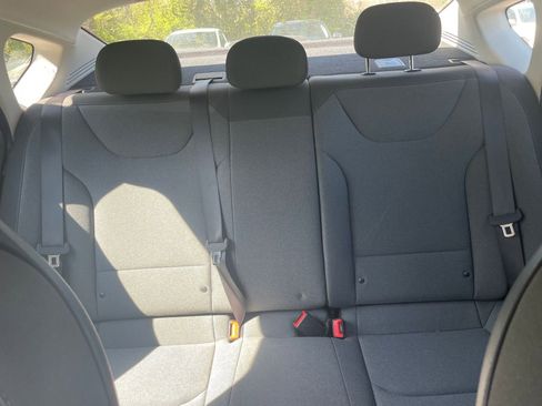 Used 2025 Kia K4 LXS image 37