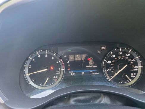 Used 2020 Toyota Highlander XLE FWD image 9