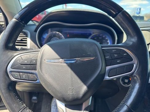 Used 2019 Chrysler 300 Limited image 5
