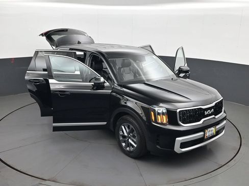 Used 2024 Kia Telluride LX AWD/4WD image 30