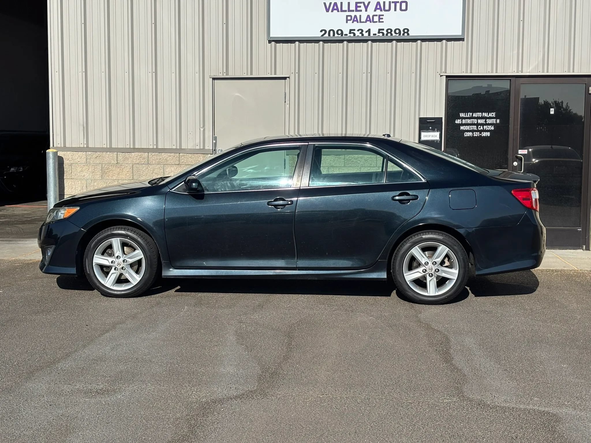 Used 2012 Toyota Camry SE w/ Convenience Pkg FWD image 6