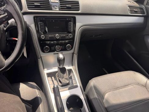 Used 2013 Volkswagen Passat 2.5 SE image 17