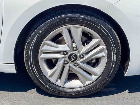 Used 2020 Hyundai Elantra SEL FWD image 9