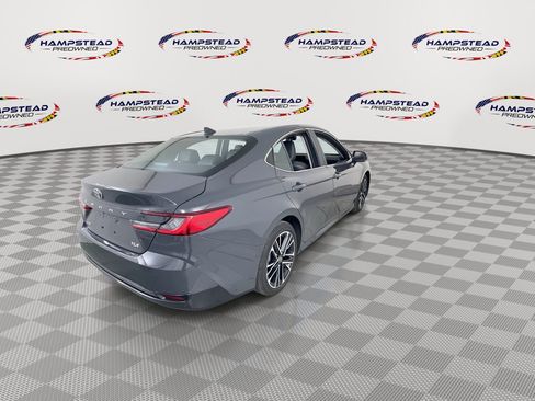 Used 2025 Toyota Camry XLE FWD image 8