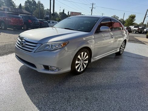 Used 2011 Toyota Avalon Limited FWD image 3