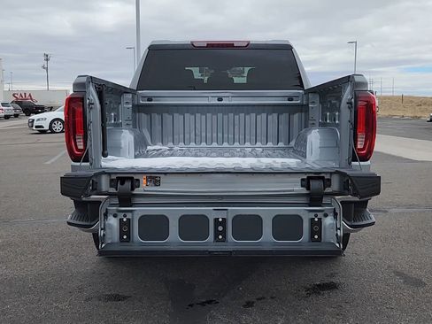 Used 2025 GMC Sierra 1500 SLT AWD/4WD image 18