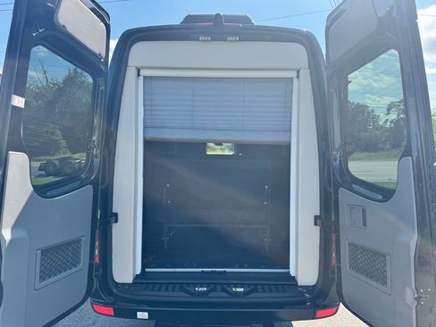 Used 2017 Mercedes-Benz Sprinter 3500 image 7