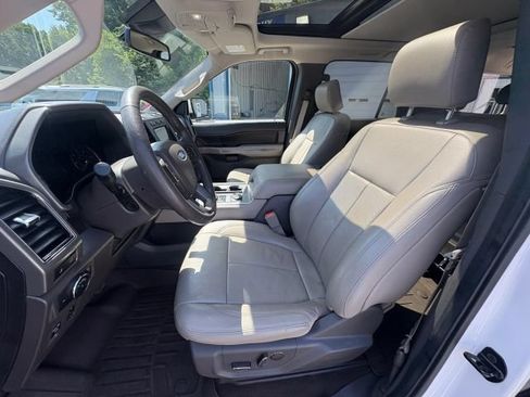 Used 2019 Ford Expedition XLT w/ Equipment Group 202A AWD/4WD image 20