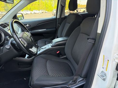 Used 2019 Dodge Journey SE FWD image 36