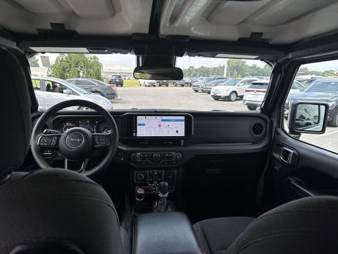 Used 2024 Jeep Wrangler Unlimited Rubicon w/ XTREMEE 35" Tire Package image 19