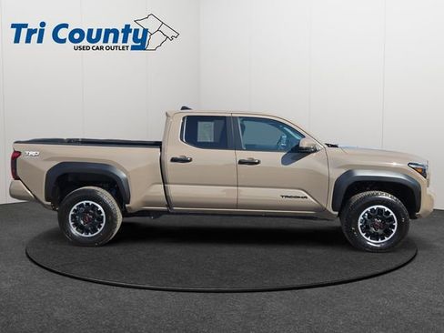 Certified 2026 Toyota Tacoma TRD Off-Road image 9