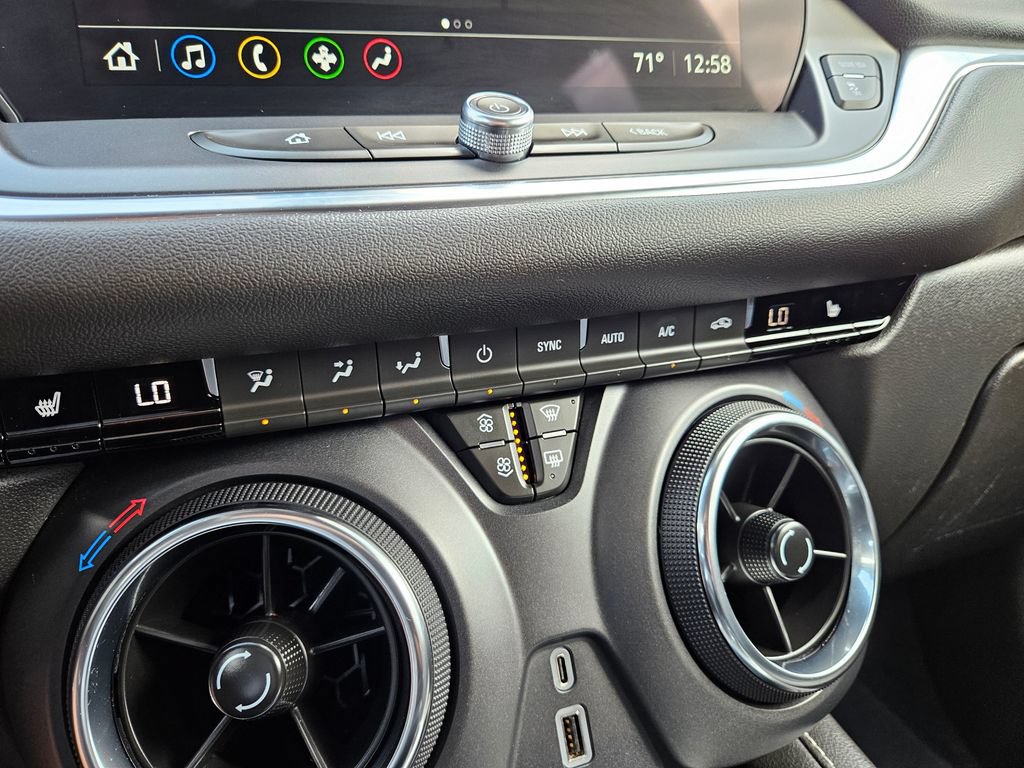 Used 2025 Chevrolet Blazer LT FWD image 29