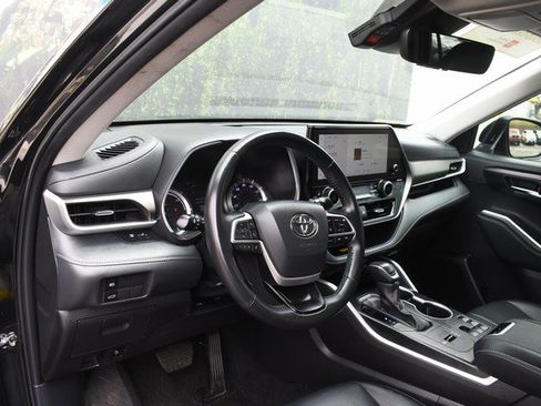 Certified 2024 Toyota Highlander XLE AWD/4WD image 14