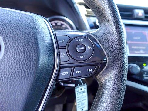 Used 2019 Toyota Camry LE FWD image 15